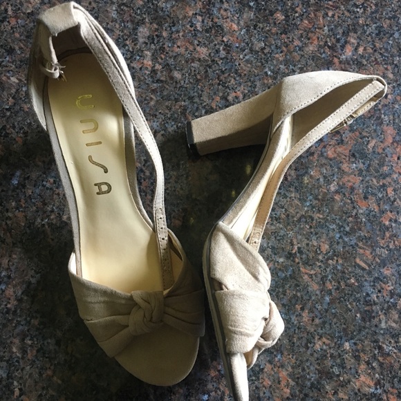 Heels - Picture 2 of 4